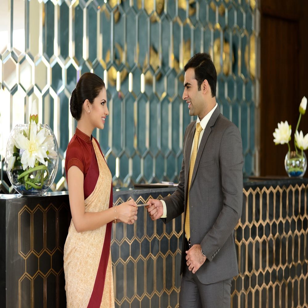 Marasa Sarovar Premiere Tirupati Exterior foto A guest checking in at the Taj Mahal Palace, Mumbai