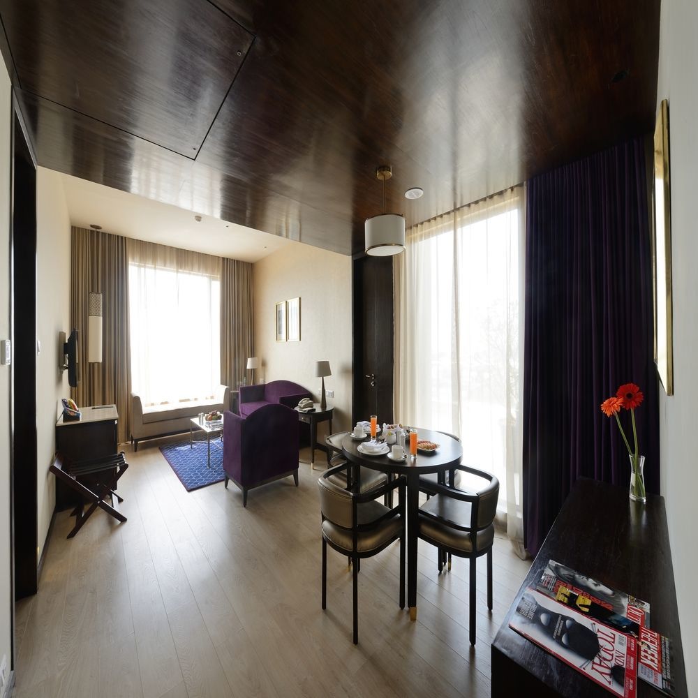 Marasa Sarovar Premiere Tirupati Exterior foto A suite at the Park